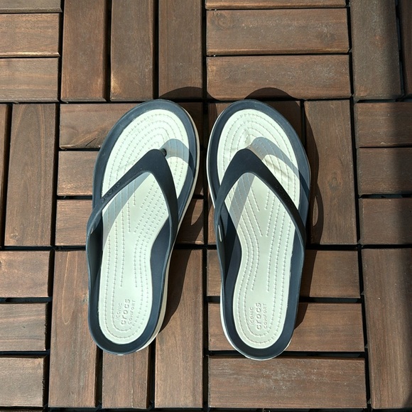 Women’s Crocs Flip Flops - Picture 2 of 12